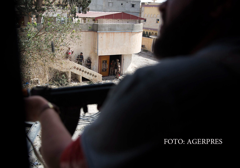 Imagini dintr-o inchisoare ISIS. Oamenii erau adusi cu forta sa asiste la decapitarea si crucificarea prizonierilor. VIDEO