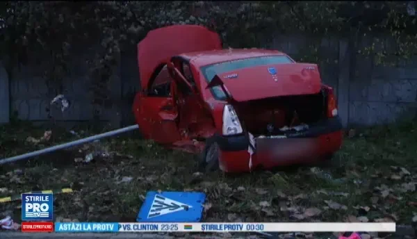 Accident violent la Timisoara. Doi raniti grav dupa ce un sofer nu a respectat indicatoarele rutiere
