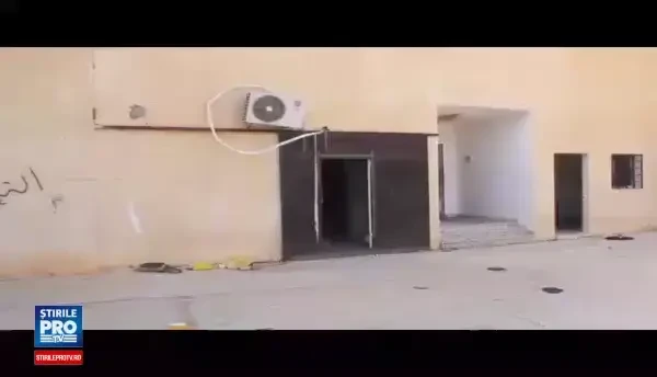 Imagini dintr-o inchisoare ISIS. Oamenii erau adusi cu forta sa asiste la decapitarea si crucificarea prizonierilor