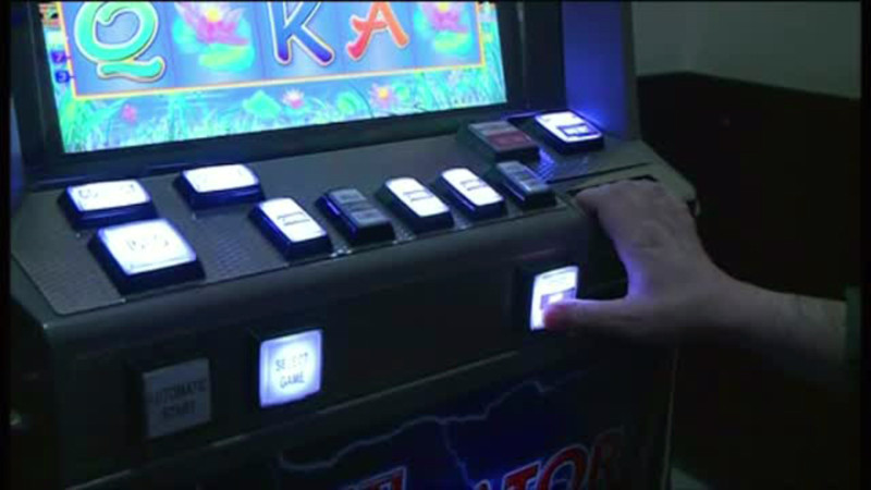 Sute de perchezitii la salile de jocuri din toata tara. Cum modificasera patronii aparatele de "pacanele"