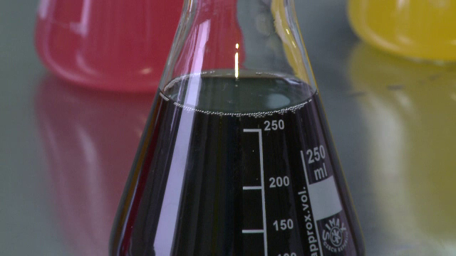 Propunerea legislativa a unui deputat: Minorii de pana la 16 ani vor avea interzis la cumpararea de bauturi carbogazoase