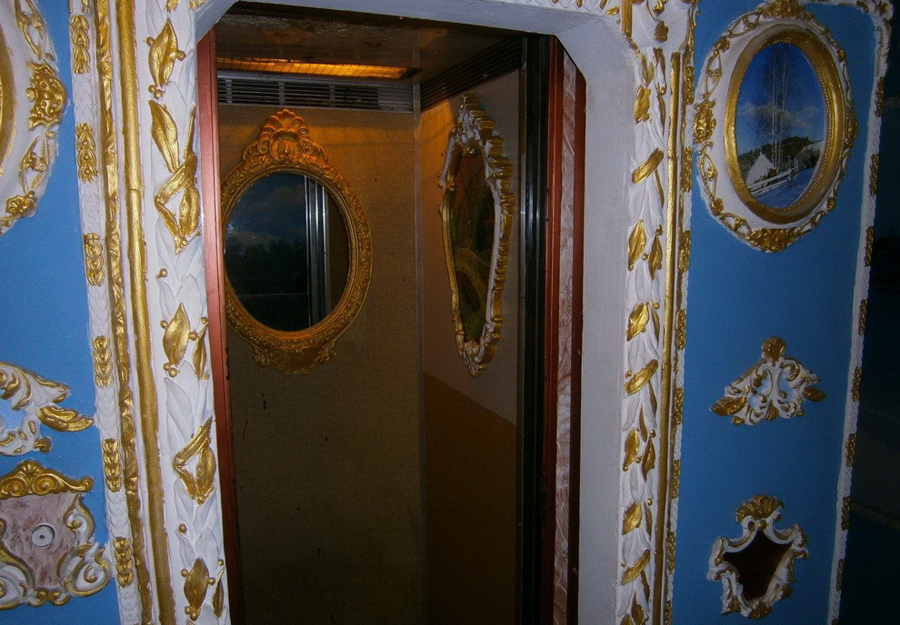 Ce a putut face un pensionar din Kiev in scara blocului. Totul a inceput de la un accident care era sa il coste viata