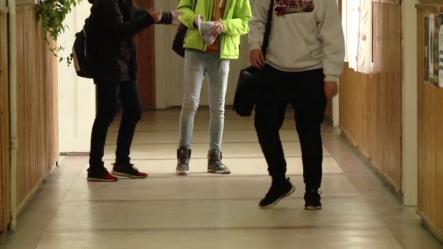 Palinca a facut victime in "Saptamana Altfel", in Covasna. Trei elevi au ajuns in coma alcoolica, dupa ce au baut in scoala