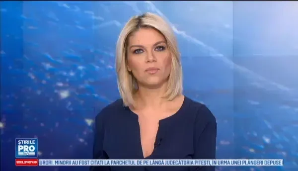 Un TIR care circula pe o strada din Dej s-a ciocnit violent de o masina si a rupt un stalp. Ce a patit soferul polonez