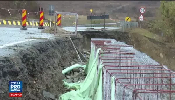 Drum de un milion de euro pe kilometru surpat la doi ani dupa inaugurare. Pe cine dau vina constructorii