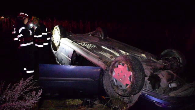 Masina vs. caruta langa Dej. Cei 4 pasageri ai autoturismului au ajuns la spital, iar carutasii nu au patit nimic