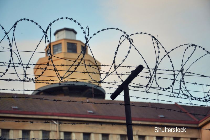 Un barbat de 24 de ani a fost gasit spanzurat in baia celulei din Penitenciarul Arad. Cand urma sa fie eliberat conditionat