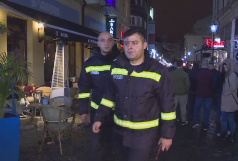 Controale ISU, la cluburile din Centrul Vechi. "Cladirile sunt vechi, la subsol daca intri nu mai iesi de acolo"