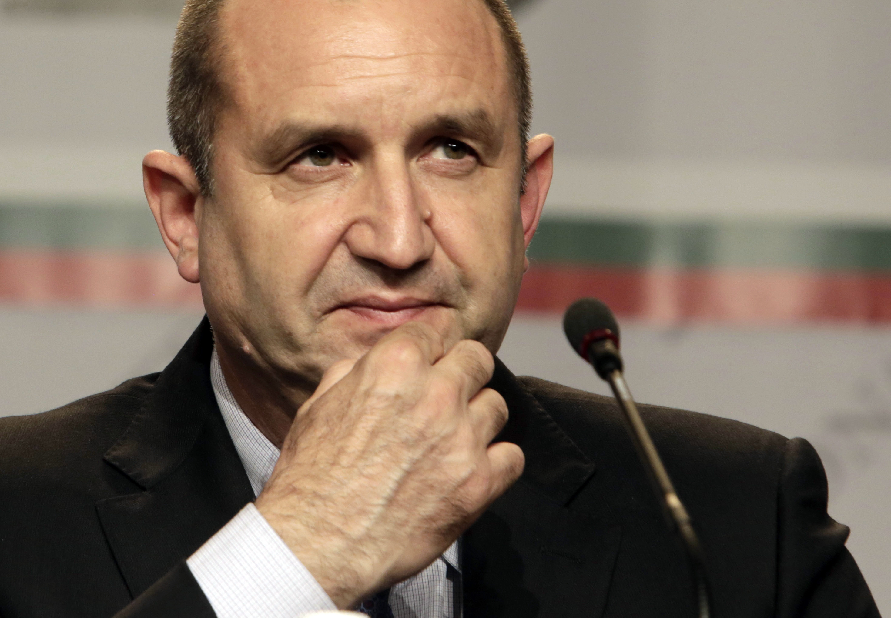 Alegeri prezidentiale in Bulgaria. Primele exit poll-uri il dau castigator pe pro-rusul Radev. Premierul bulgar a demisionat