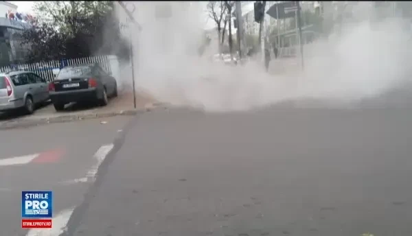 Incendiu in reteaua de canalizare din zona Mihai Bravu. Pompierii au stins focul dupa aproape 6 ore