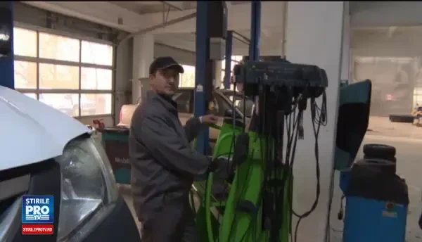 Mannequin Challenge, jocul care a cucerit America, a ajuns si in Romania. Imaginile filmate intr-un service din Targu-Jiu