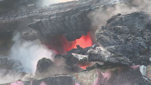 Un incendiu violent a mistuit trei case in judetul Dambovita. Flacarile au pornit de la un cos infundat al unei sobe