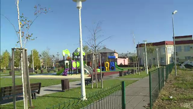 Parcul de 250.000 de euro fara gazon si cu gard pictat cu 15.000 de euro. "Investitiile" facute de un primar condamnat penal