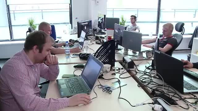 Hartuirea de catre colegi, la serviciu, ar putea fi pedepsita. Planul pentru combaterea "bullying-ului" si "mobbing-ului"