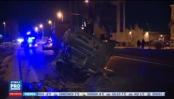 Impact devastator pe soseaua de centura a Capitalei. Doi oameni au ajuns la spital dupa ce o soferita a intors ilegal