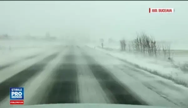Moldova, zona cea mai afectata de frig si viscol. Scolile s-au inchis, iar soferii si-au gasit masinile ingropate in zapada