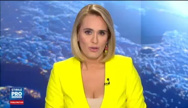 Cainele care imita un alt patruped de fiecare data cand il vede intr-o reclama. Milioane de oameni au vazut imaginile