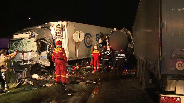 O persoana a murit si doua au fost ranite, dupa ce trei TIR-uri s-au ciocnit pe un drum din Arad. Cum s-a produs accidentul