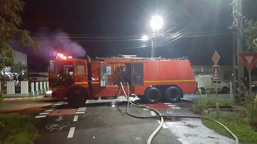 Incendiu la un restaurant din centrul Brasovului. Flacarile au cuprins magazia plina cu bauturi alcoolice