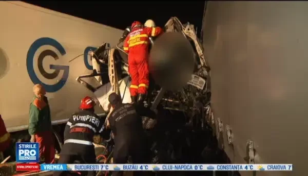 O persoana a murit si doua au fost ranite, dupa ce trei TIR-uri s-au ciocnit pe un drum din Arad. Cum s-a produs accidentul