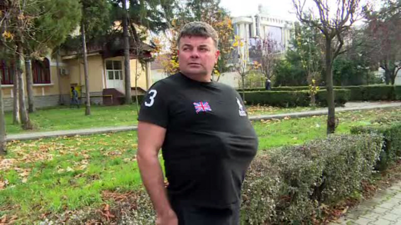 Batut de un interlop pentru ca nu i-a terminat renovarea casei. "M-a tras din masina, mi-a dat un pumn, apoi cu bocancii"