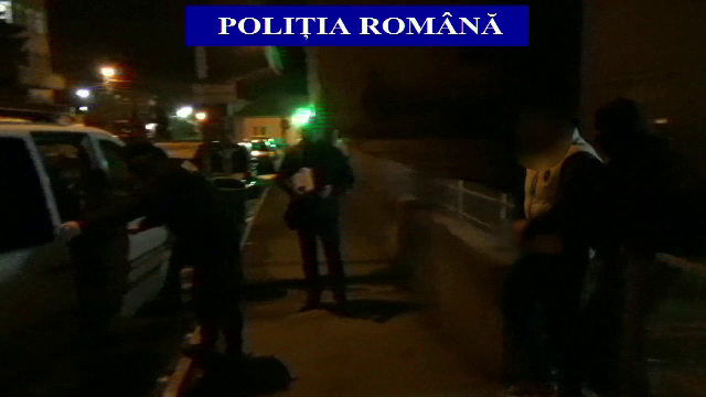 Doi barbati care au facut scandal intr-un bar din Campia Turzii au fost retinuti. Unul dintre ei a tras cu un pistol cu gaze