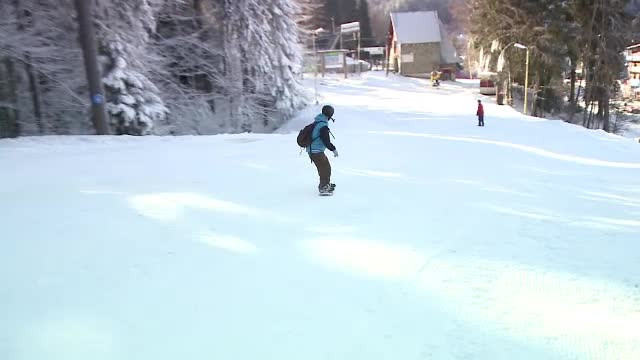 Administratorii partiilor au inceput sa foloseasca tunurile de zapada. Unde puteti schia in weekend-ul acesta