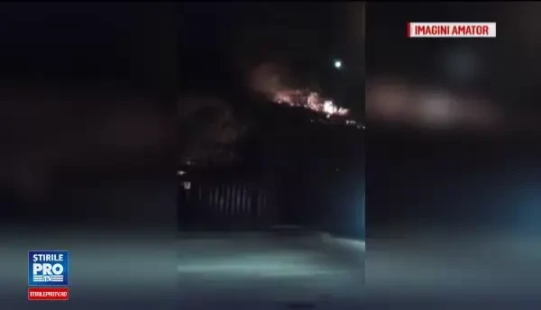 Patru imobile din Capitala au fost cuprinse de flacari. Trei persoane au inhalat dioxid de carbon si au primit ingrijiri