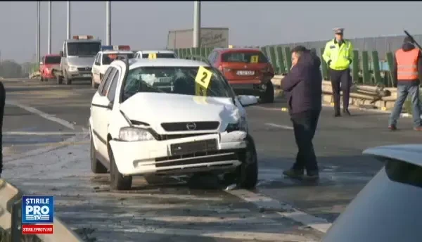 Accidente in lant pe A2, din cauza poleiului. Sofer: Am incercat sa pun frana, dar nicio masina performanta nu se opreste