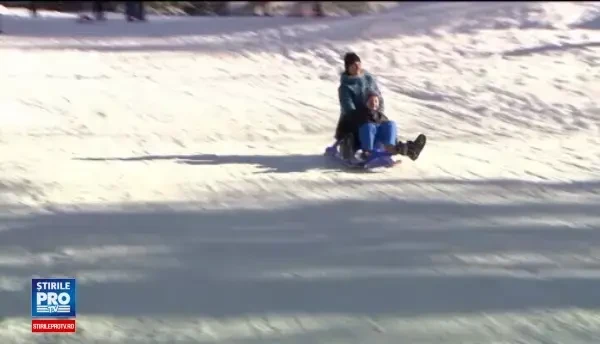Administratorii partiilor au inceput sa foloseasca tunurile de zapada. Unde puteti schia in weekend-ul acesta