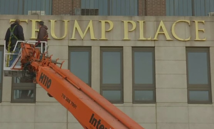 Trei cladiri din New York, cu apartamente de lux, "redenumite" dupa ce Trump a castigat alegerile. Care este motivul