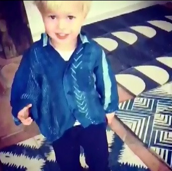 Nepotul lui Mick Jagger a mostenit miscarile de dans ale bunicului. Cum a fost filmat micutul de 2 ani