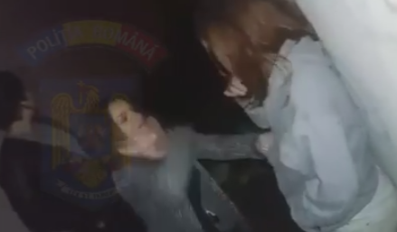 Imagini socante filmate in Capitala. O fata de 15 ani a fost batuta si umilita de alte trei tinere, din cauza unui baiat