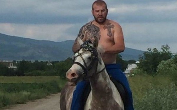 "Vanatorul de migranti" din Bulgaria s-a dotat cu un elicopter militar. Nimeni nu stie de unde si l-a procurat