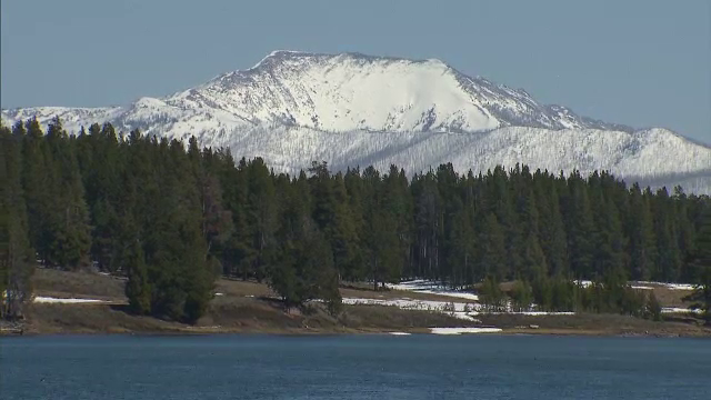 Acccident sinistru in parcul Yellowstone. Un turist a cazut intr-un izvor termal acid si a murit topit