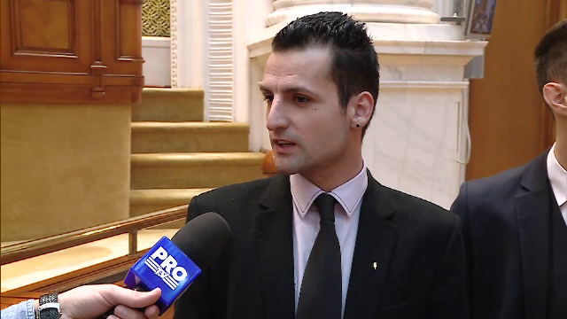 Pentru 3 zile, peste 150 de studenti vor fi la "comanda" Parlamentului Romaniei. "Viata de parlamentar e usoara"