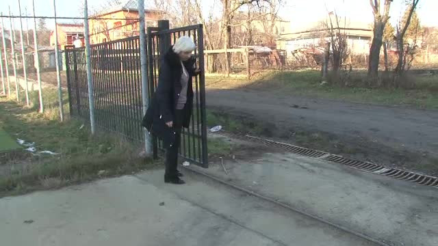 Un elev de 7 ani e in stare grava, dupa ce poarta de la scoala s-a prabusit peste el. Firma care a facut lucrarea, verificata