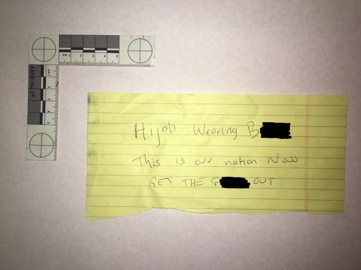 I-au spart masina si i-au lasat un mesaj de amenintare. De ce au crezut atacatorii ca femeia este musulmana