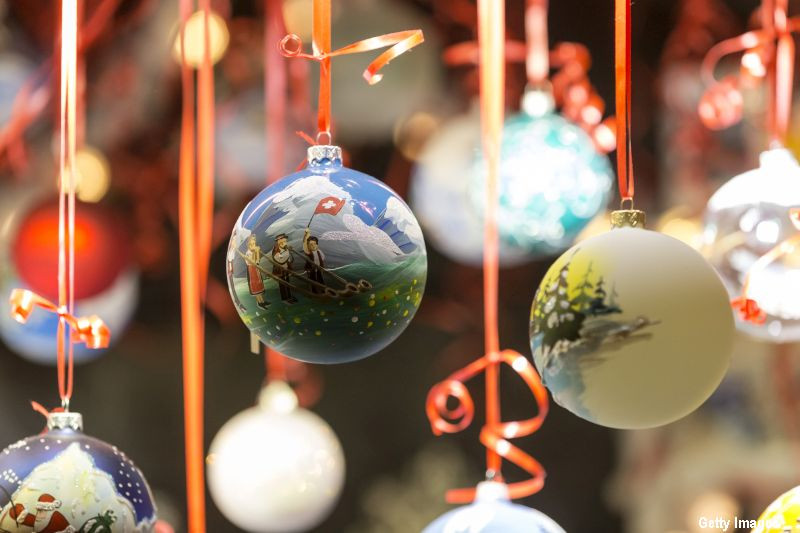 Pentru sarbatori linistite, cu miros de scortisoara si zapada proaspata, zboara la Zurich. Acolo totul merge ceas