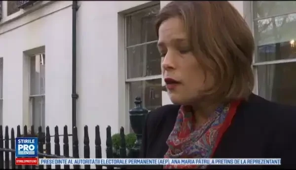 Fata de 14 ani, bolnava de cancer in faza terminala, prima britanica ce va fi criogenata. Si-a castigat dreptul in instanta