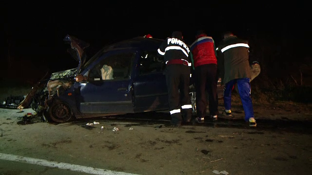 Pericol de explozie pe o sosea din Timis, dupa un accident provocat de un sofer de 62 de ani. Doi oameni au ajuns la spital