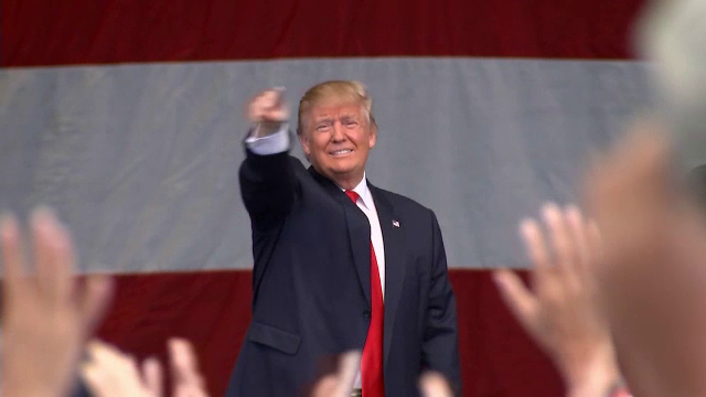 Viitorul vicepresedinte al SUA, huiduit la un spectacol pe Broadway. Trump vrea sa ii fie prezentate scuze