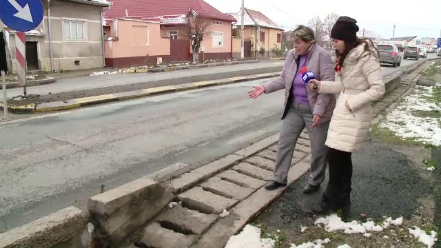 O femeie a castigat procesul cu Compania de Drumuri dupa ce reparatiile de pe DN1 i-au distrus casa. Vecinii au prins curaj
