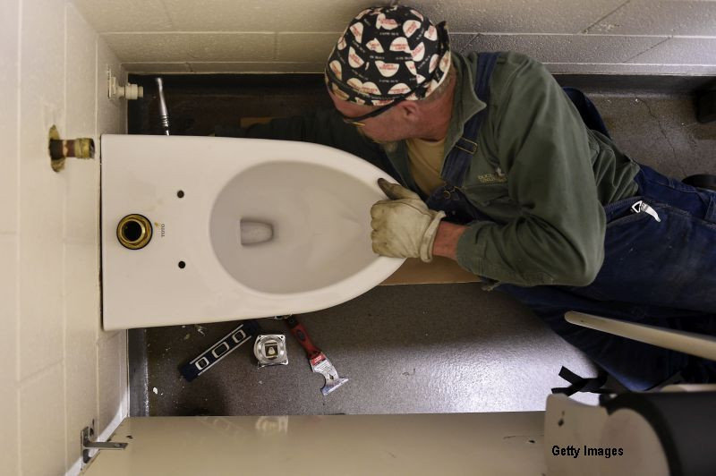 Un instalator britanic a castigat o adevarata avere la Loto. Ce a facut a doua zi dupa ce a aflat ca e milionar