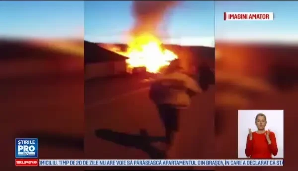 Incendiu violent intr-o localitate din Bistrita-Nasaud. Flacarile au cuprins un garaj in care se afla un autoturism