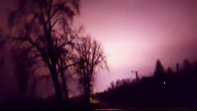 Fenomen bizar petrecut in Moreni: ce a aparut pe cer, in toiul noptii. Un tanar a filmat totul cu telefonul mobil