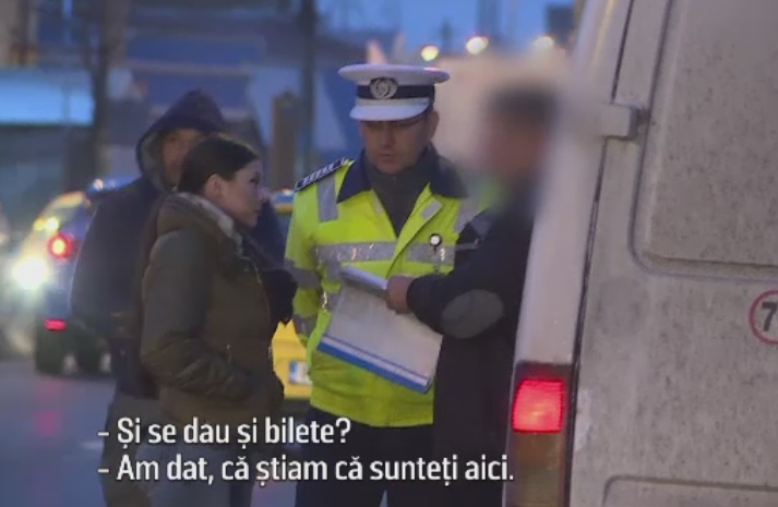 Pericolele unei calatorii cu microbuzul, filmate cu camera ascunsa. Cat poate castiga pe zi un sofer care inghesuie calatorii