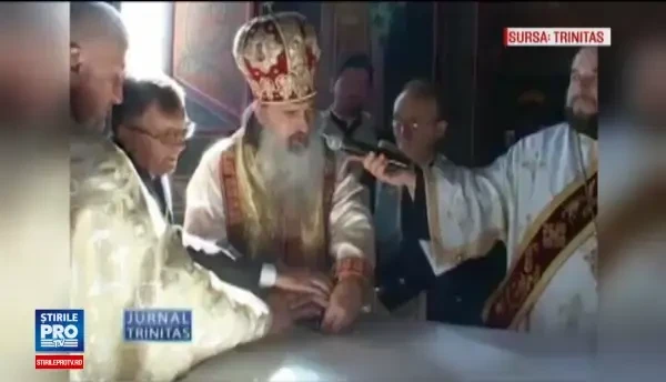 Preotul din Constanta care s-a sinucis, inmormantat cu zeci de fete bisericesti, dar fara slujba. Motivul gestului, un mister