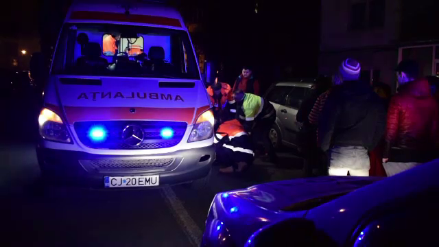 Doi barbati din Dej au fost gasiti intinsi pe asfalt, prezentand o atitudine agresiva. Ce au suspectat medicii