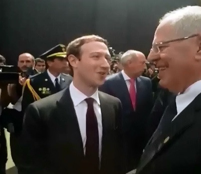 Prezenta lui Mark Zuckerberg, fondatorul Facebook, la Lima, a provocat isterie printre locuitorii din capitala Peru